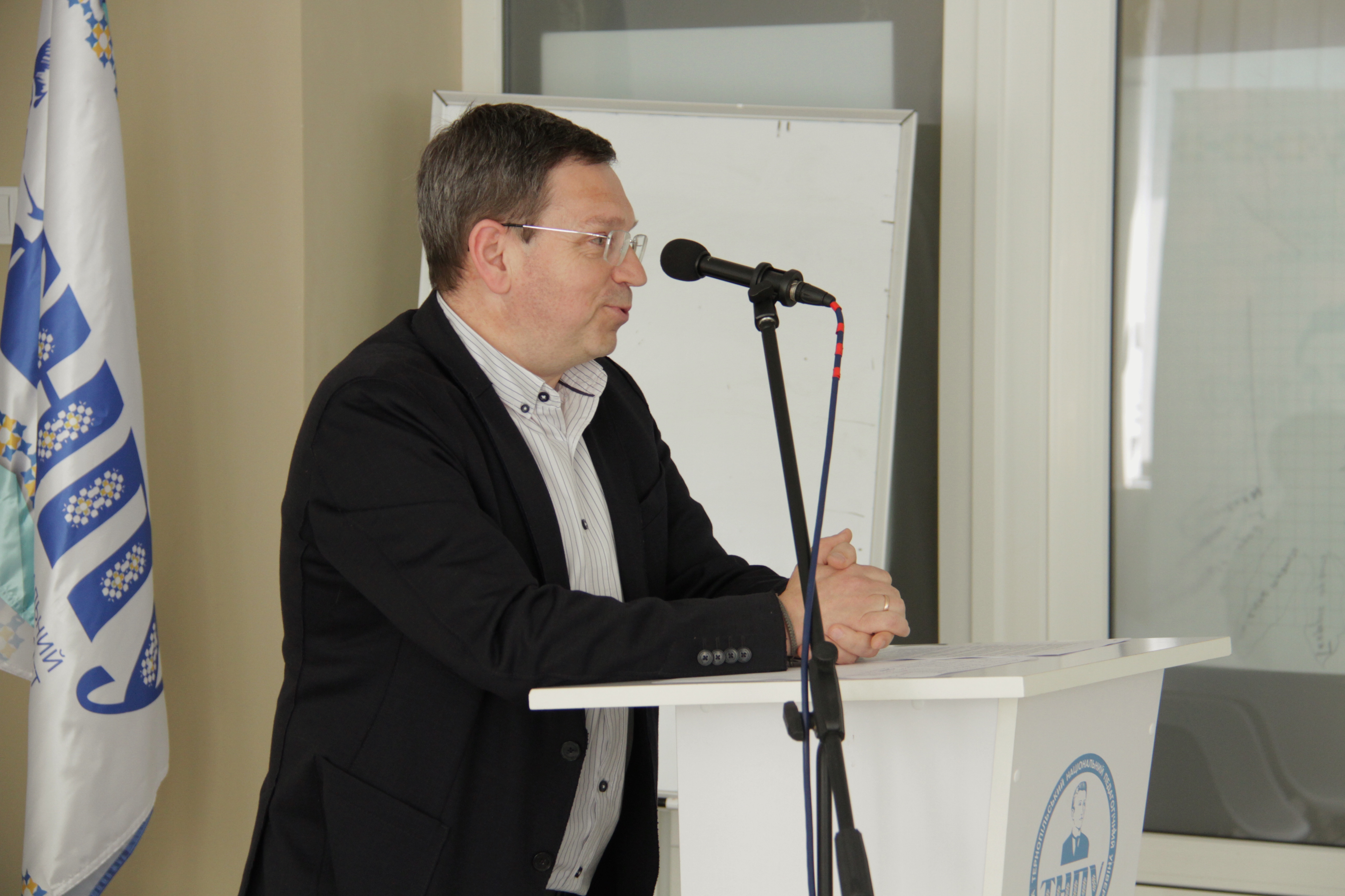 Rektor TNPU Bohdan Buiak pid chas vystupu na zustrichi